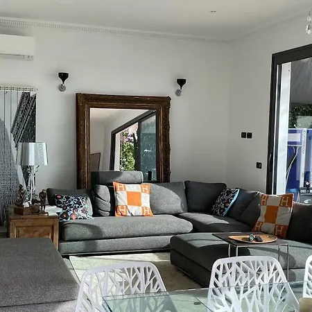Piscine 5' A Pied Village 4ch + Studio Apartment